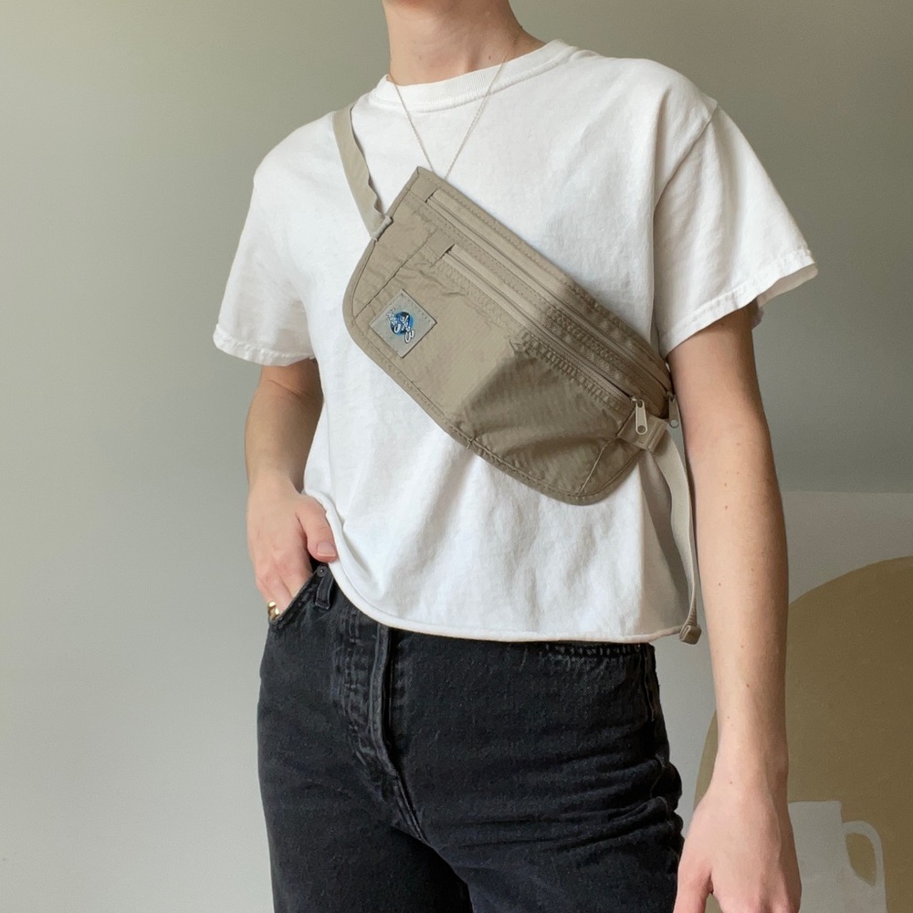 SOLD Vintage Eagle Creek Travel Wallet Fanny Pack